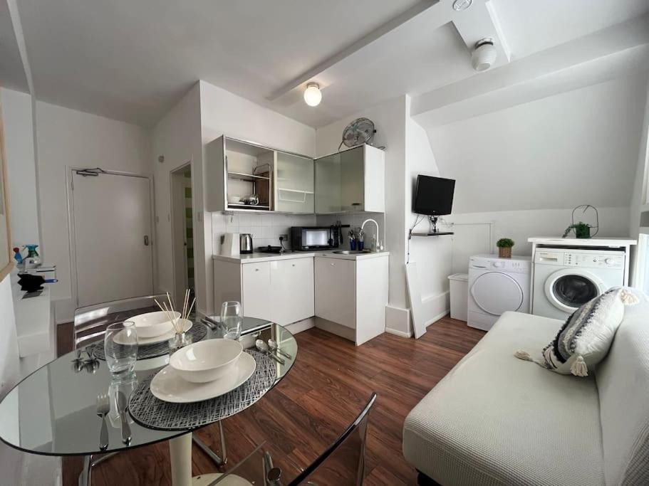 Modern Cosy Studio In Barbican - Green - F2 Apartment London Exterior photo